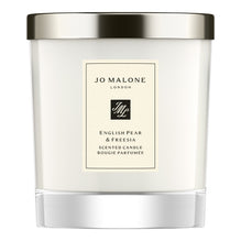 English Pear & Freesia Classic Candle – 200g / 7 oz